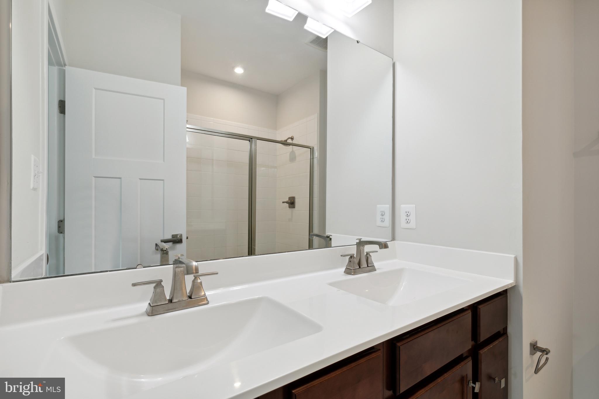 CREEKSIDE VILLAGE AT TANYARD SPRINGS - Residential