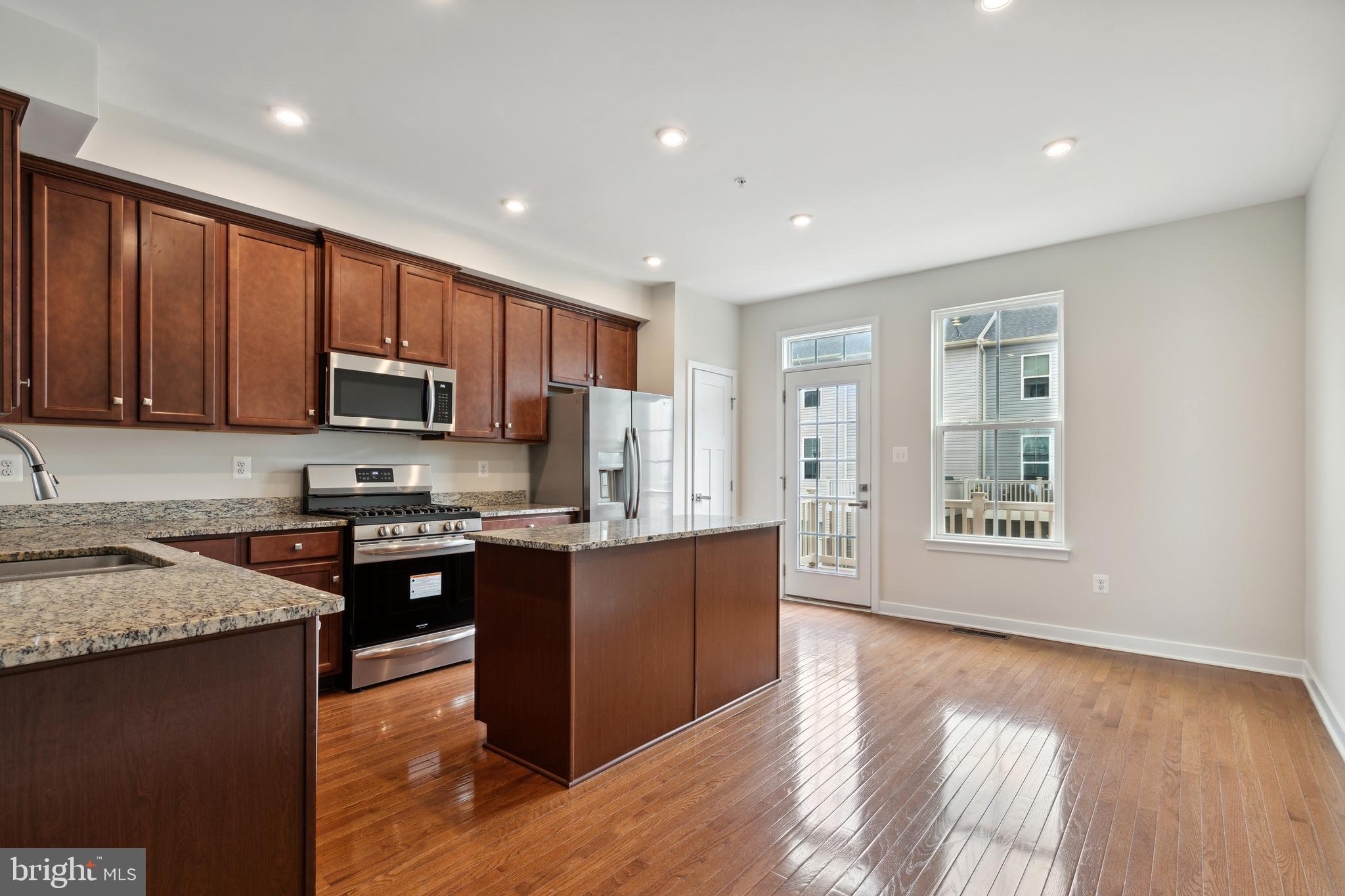 CREEKSIDE VILLAGE AT TANYARD SPRINGS - Residential