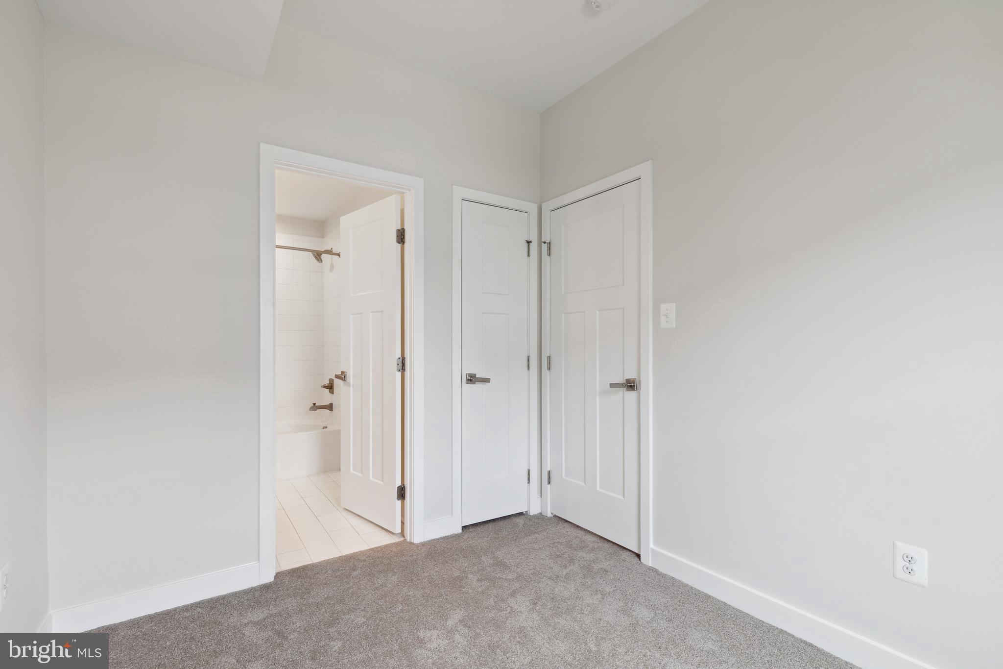 CREEKSIDE VILLAGE AT TANYARD SPRINGS - Residential