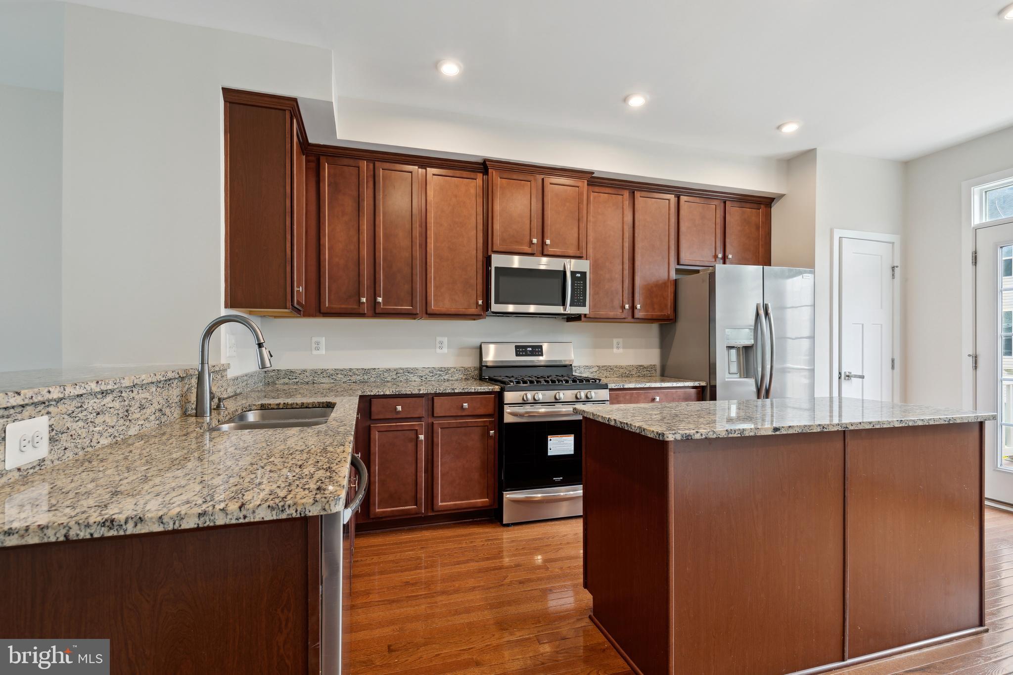 CREEKSIDE VILLAGE AT TANYARD SPRINGS - Residential