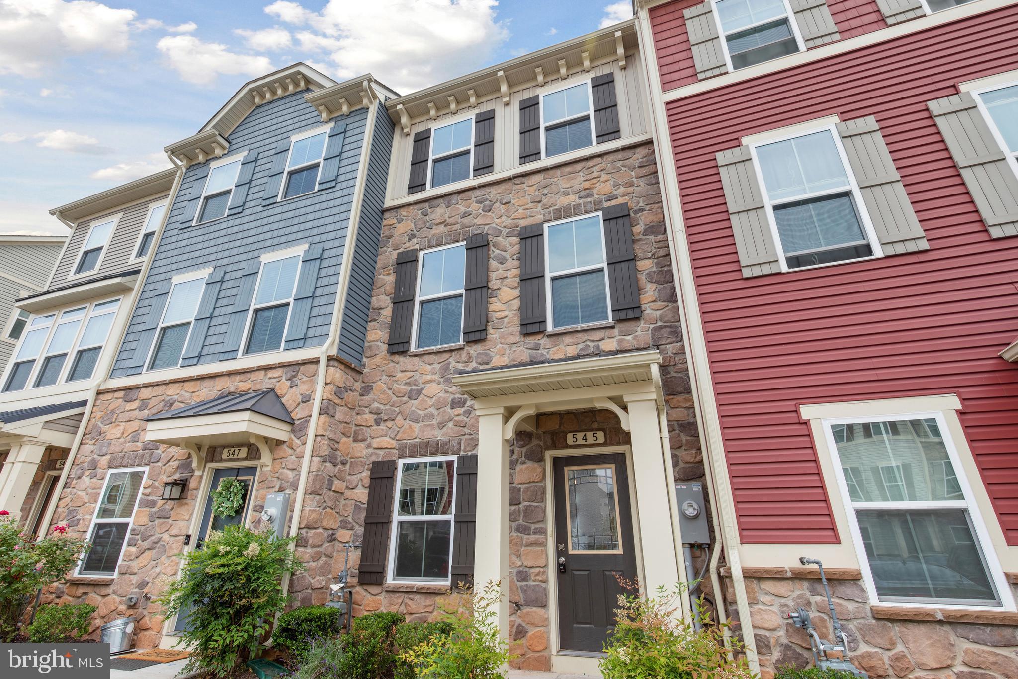 CREEKSIDE VILLAGE AT TANYARD SPRINGS - Residential