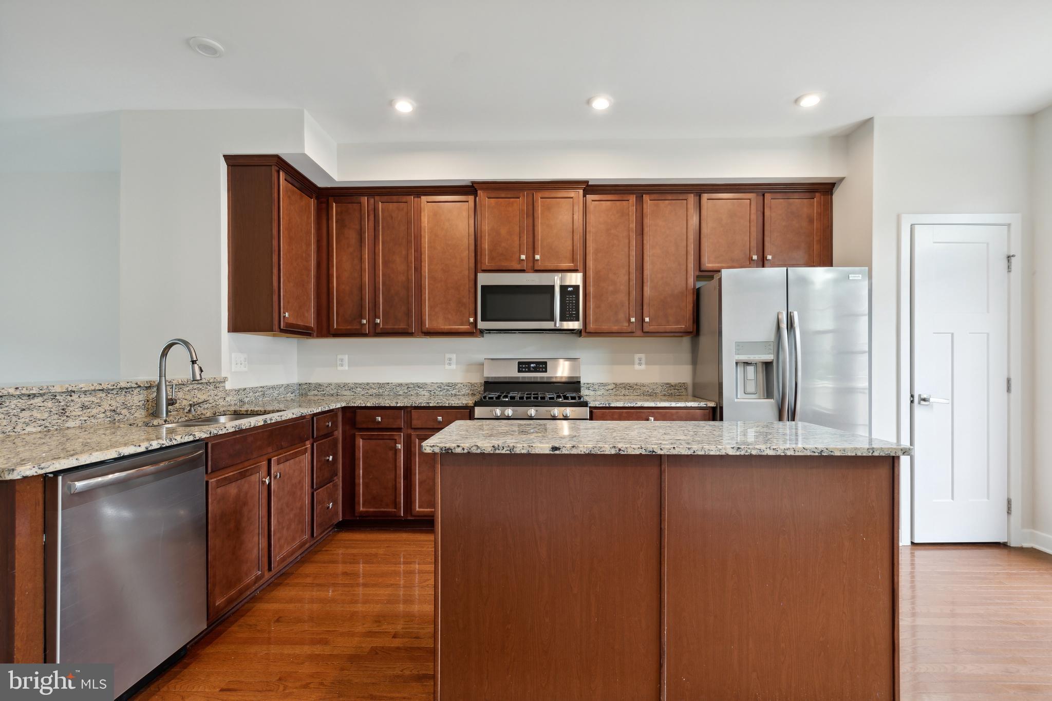 CREEKSIDE VILLAGE AT TANYARD SPRINGS - Residential