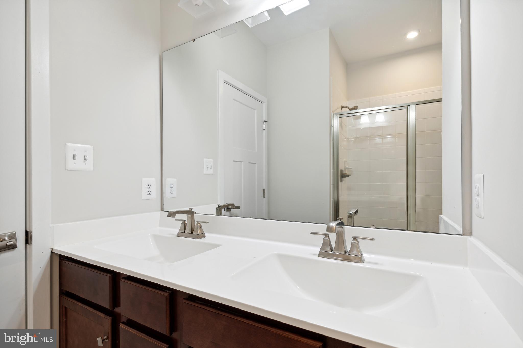 CREEKSIDE VILLAGE AT TANYARD SPRINGS - Residential