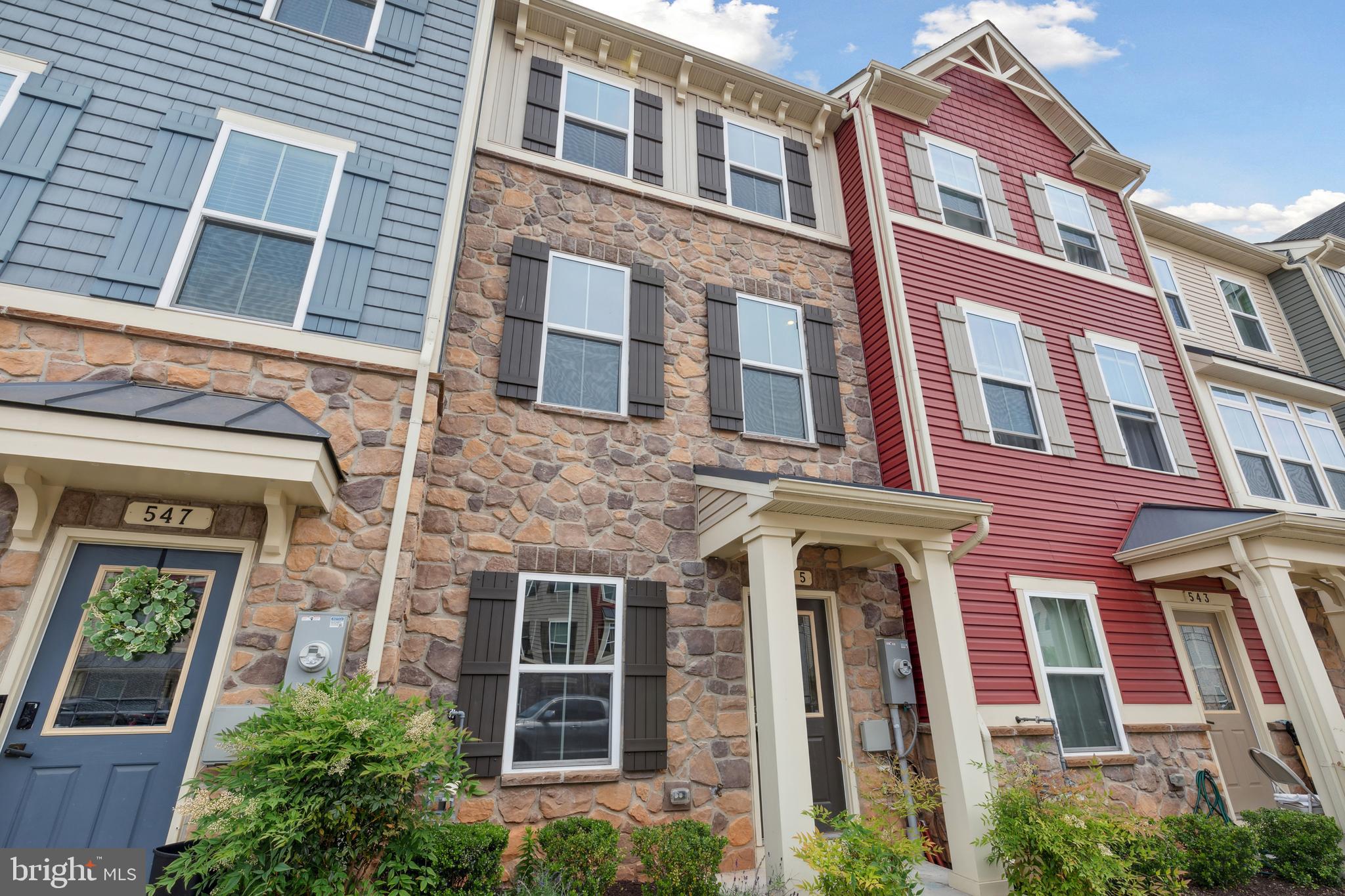 CREEKSIDE VILLAGE AT TANYARD SPRINGS - Residential
