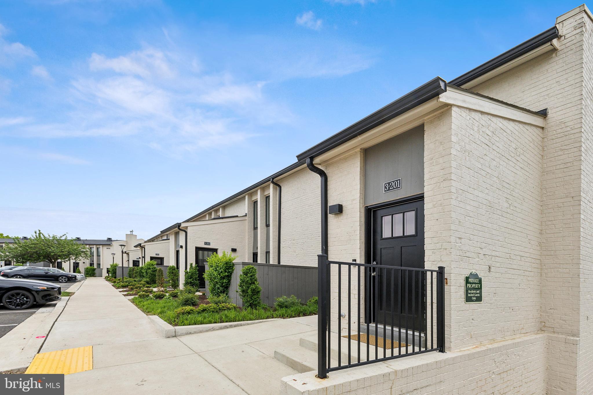 MONTGOMERY VILLAGE - Residential Lease