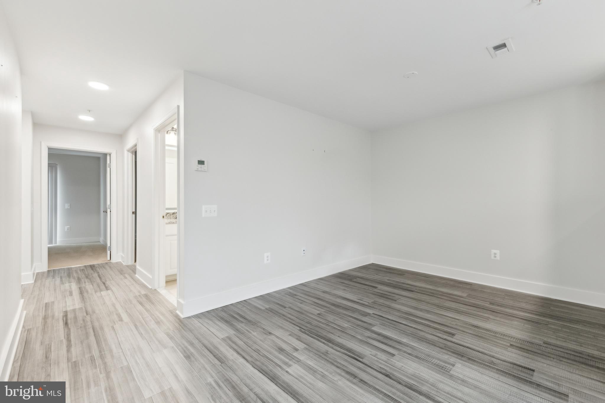 MONTGOMERY VILLAGE - Residential Lease