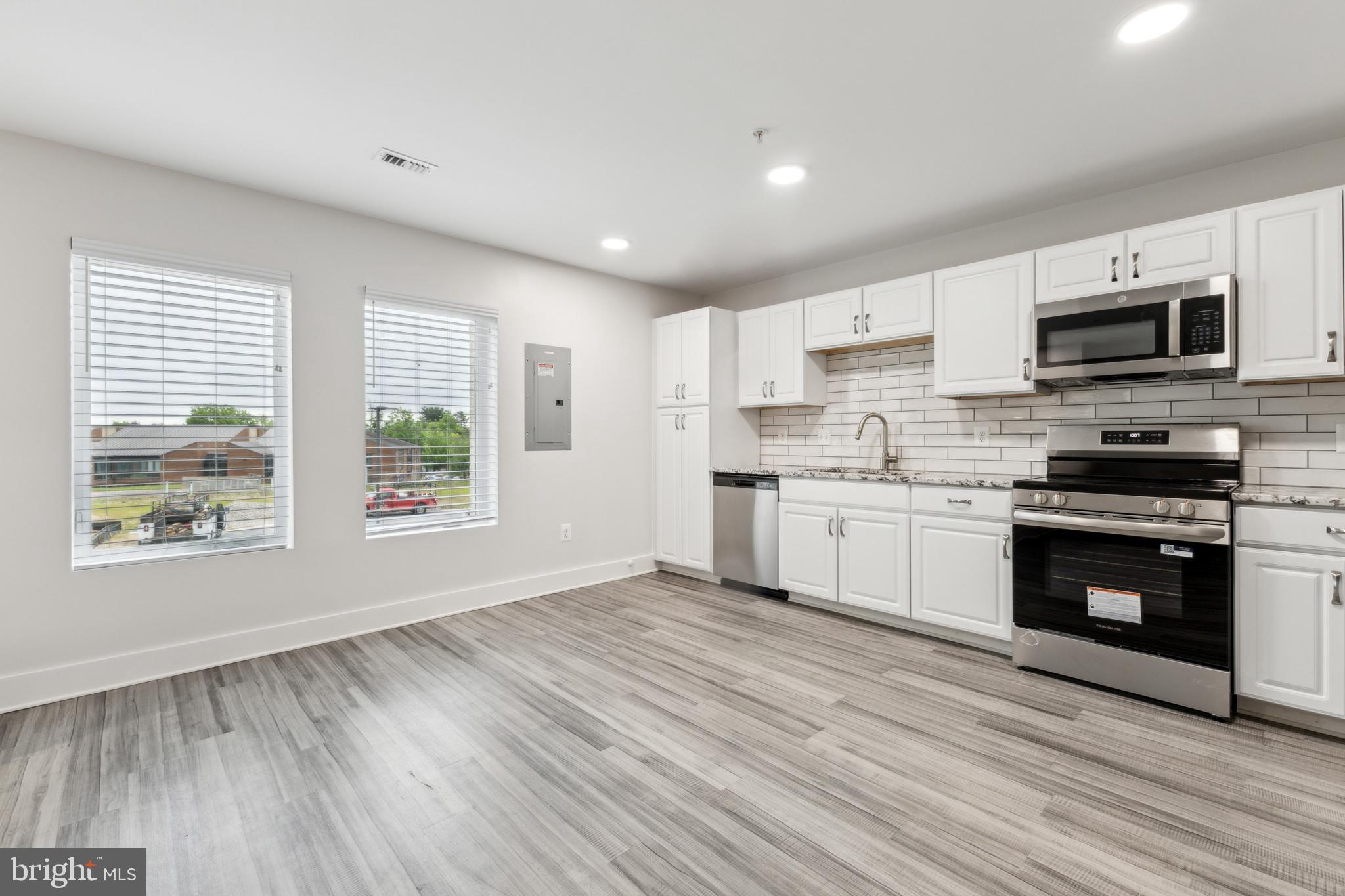 MONTGOMERY VILLAGE - Residential Lease