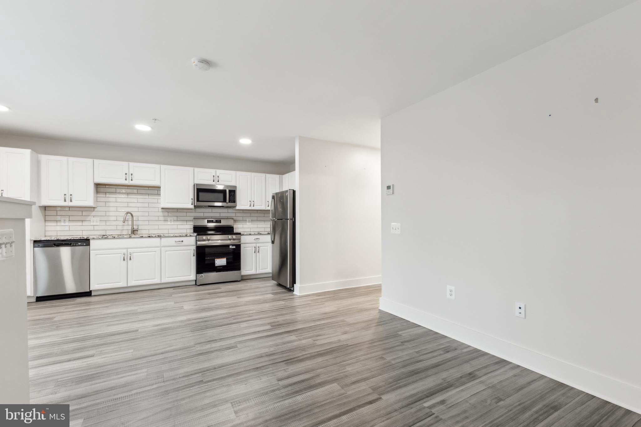 MONTGOMERY VILLAGE - Residential Lease