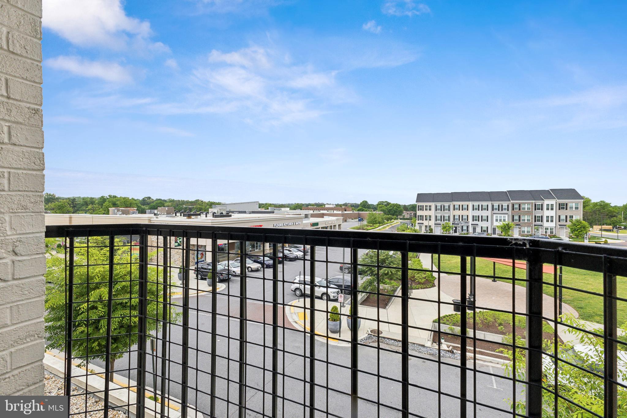 MONTGOMERY VILLAGE - Residential Lease