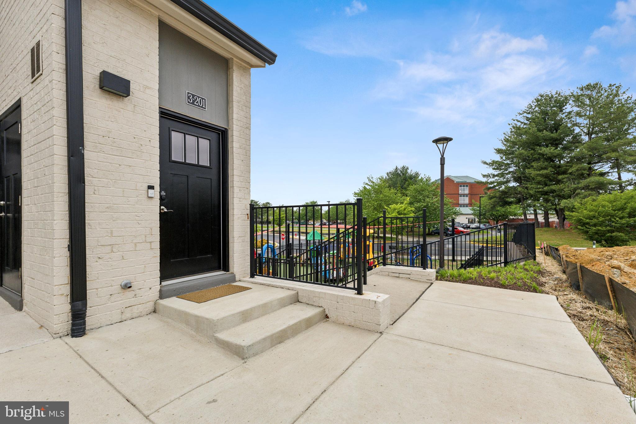 MONTGOMERY VILLAGE - Residential Lease