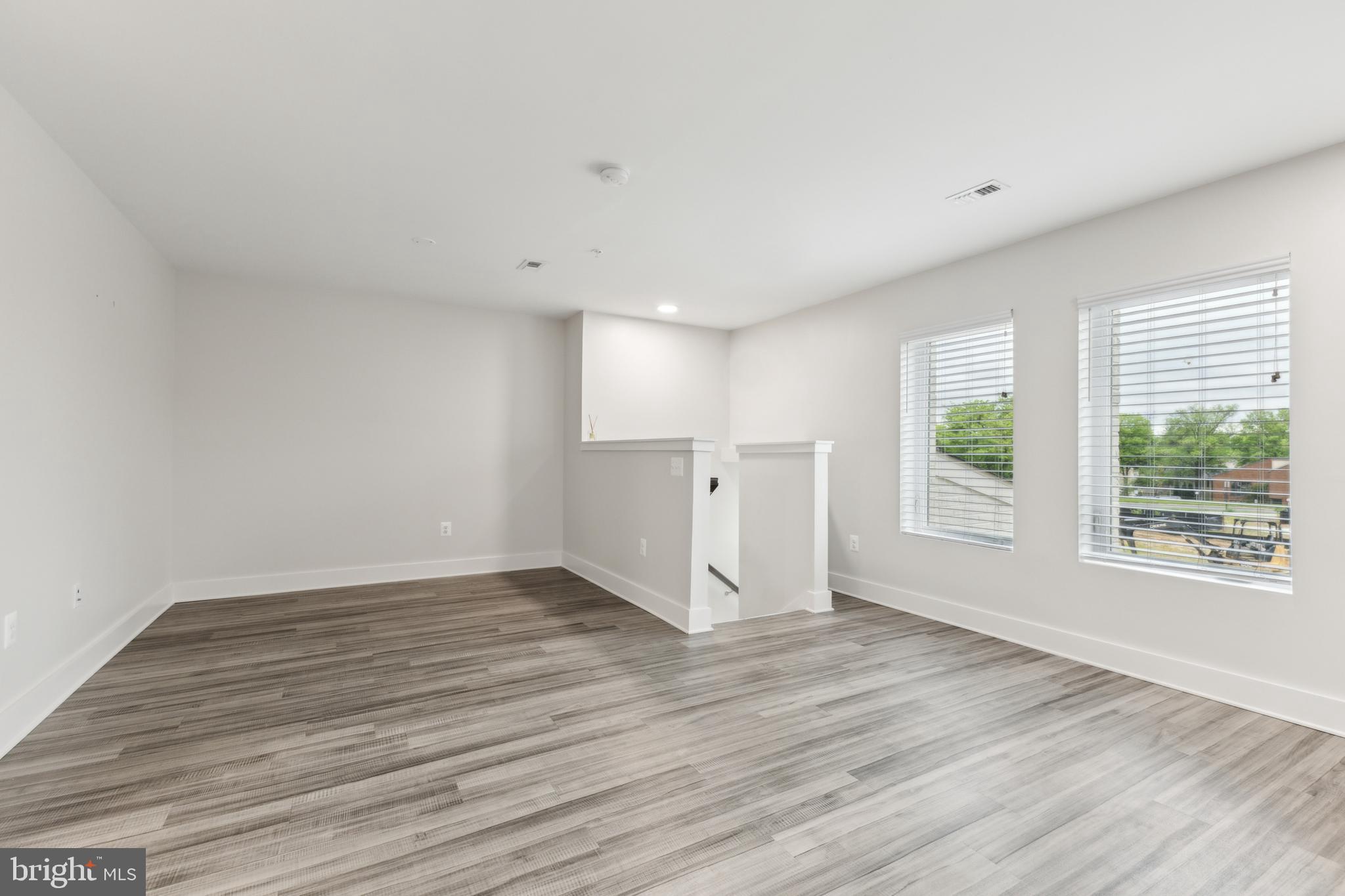 MONTGOMERY VILLAGE - Residential Lease