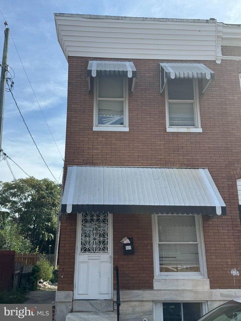 Townhouse For Sale - 825 N Belnord Avenue<br/> BALTIMORE, MD 21205