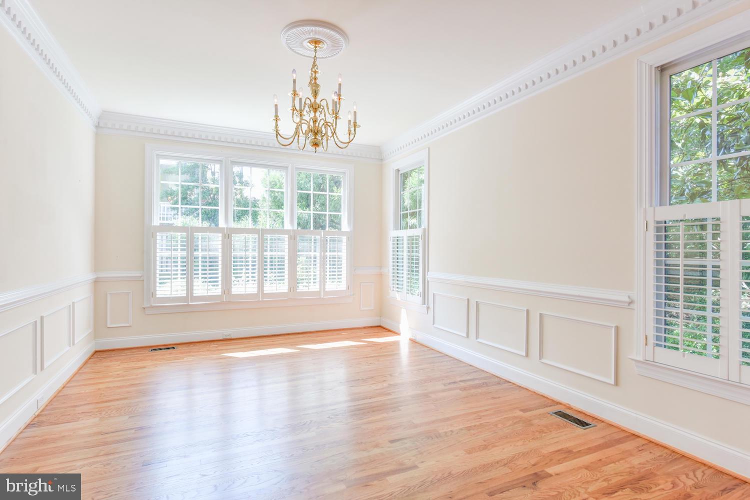 THE WILLIAMSBURG - Residential