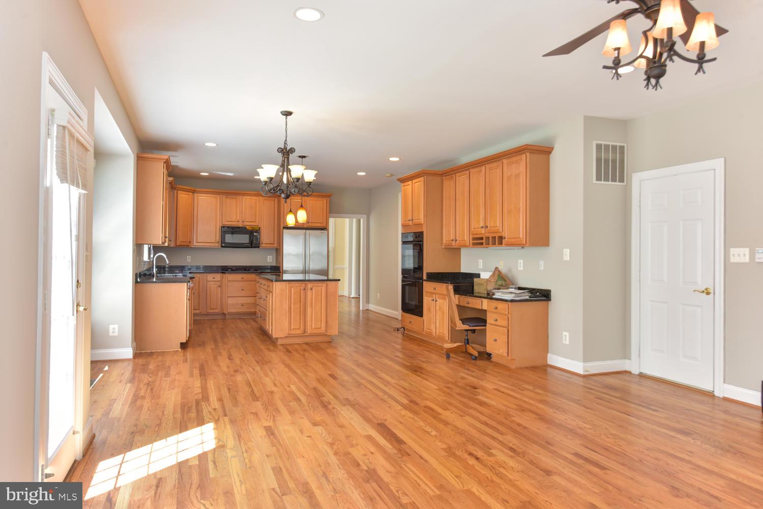 THE WILLIAMSBURG - Residential