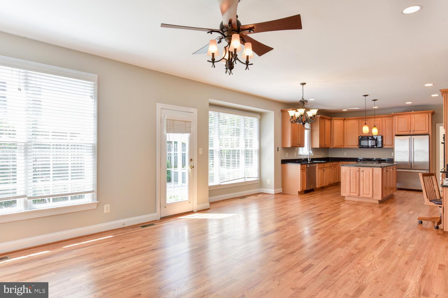 THE WILLIAMSBURG - Residential