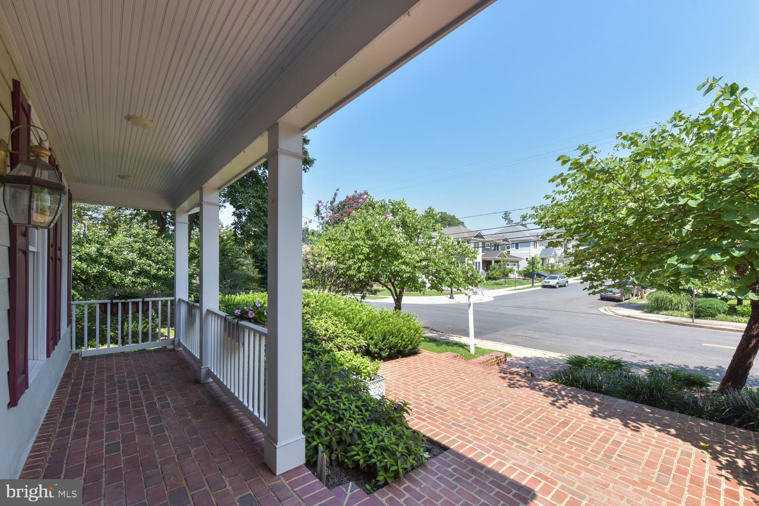 THE WILLIAMSBURG - Residential