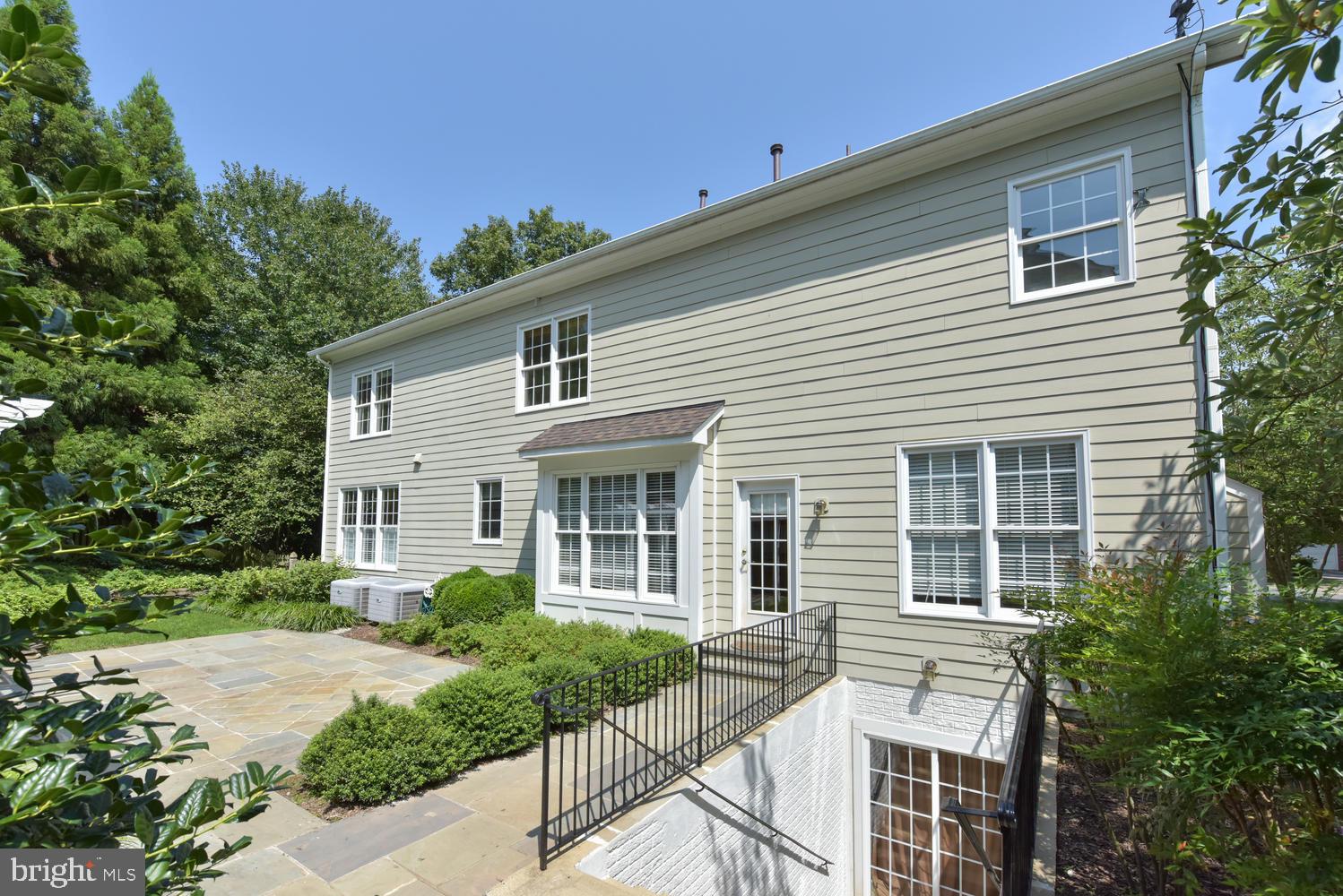 THE WILLIAMSBURG - Residential