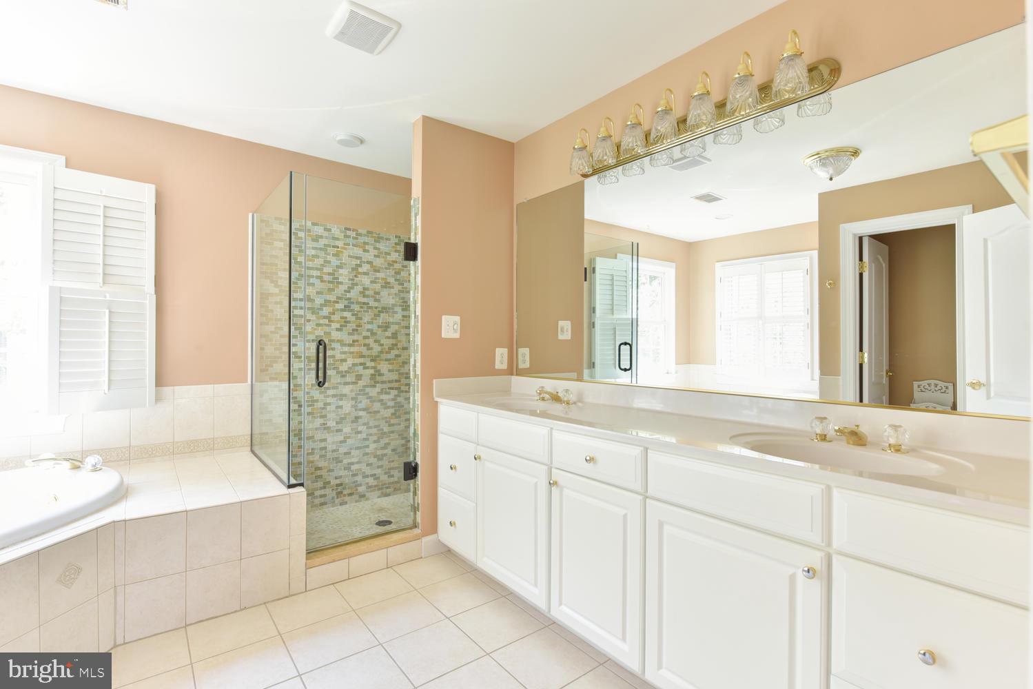 THE WILLIAMSBURG - Residential