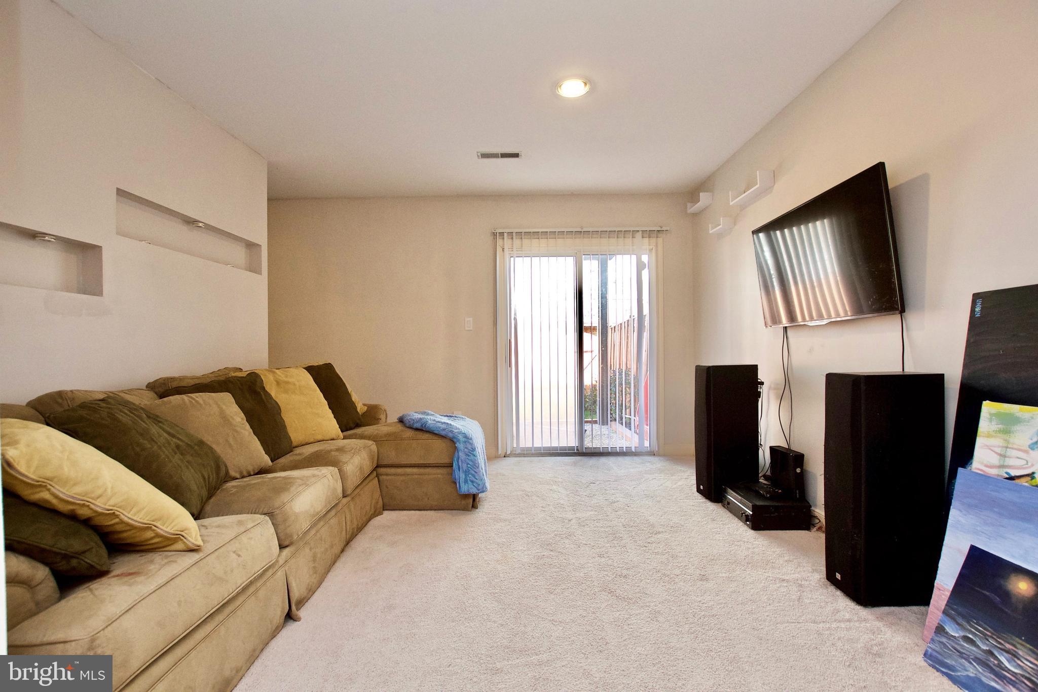 POTOMAC LAKES - Residential