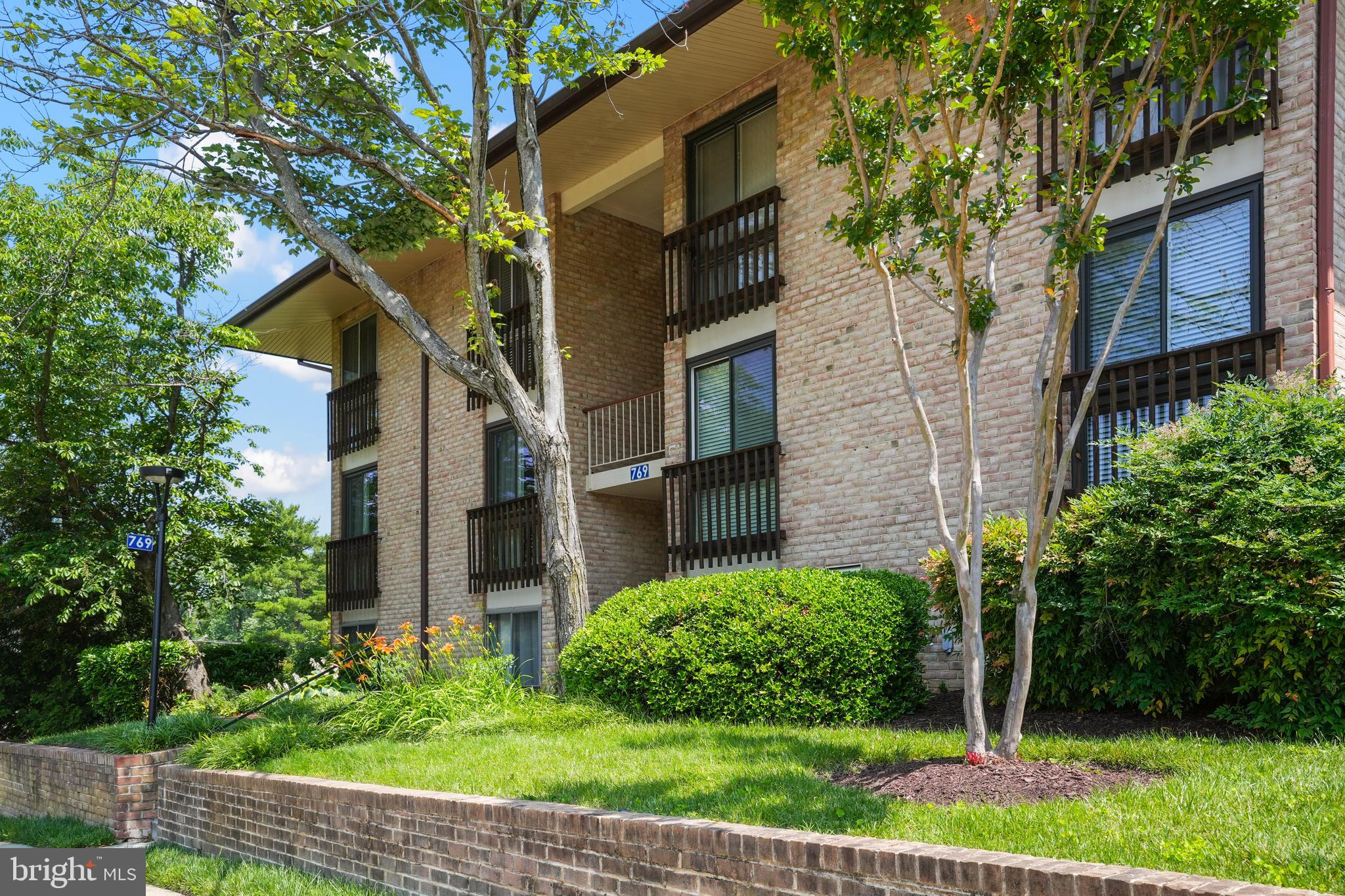 Enjoy the Best of Both Worlds – Waterfront Community Living with Condo Convenience!
Experience the ease of a lock-and-leave condo lifestyle combined with the luxury of a deeded boat slip. This beautifully updated 2-bedroom, 2-bathroom condo offers exceptional comfort and style in a prime waterfront community.
Step inside to find a gourmet kitchen featuring elegant countertops, solid wood cabinetry, an expanded window above the sink for added light, and pristine light-toned parquet flooring that has just been cleaned and polished. Additional highlights include recessed lighting, crown molding, brand-new carpet in both bedrooms, renovated bathrooms, updated electrical, and an in-unit washer and dryer. There’s also ample extra storage space.
Relax or entertain on the expansive outdoor deck, where you and your guests can take in elevated views of the community along with partial water views. This unit includes a deeded 42’ boat slip with a 13’ beam (Slip B12), offering direct access to Back Creek.
Severn House offers fantastic amenities, including rentable canoe, kayak, and paddle board racks, EV charging stations, a waterside park, and outdoor grilling areas. The waterfront pavilion by the community pool also features tables for outdoor dining and entertaining.
Located just minutes from Eastport and Downtown Annapolis, residents can easily enjoy vibrant shops, renowned restaurants, and cultural attractions. Please note: pets are not allowed in this community. Gas and water are included in the rental, and there is additional storage available on the lower level.
Don’t miss this rare opportunity to enjoy waterfront living in a stylish, move-in-ready home!
