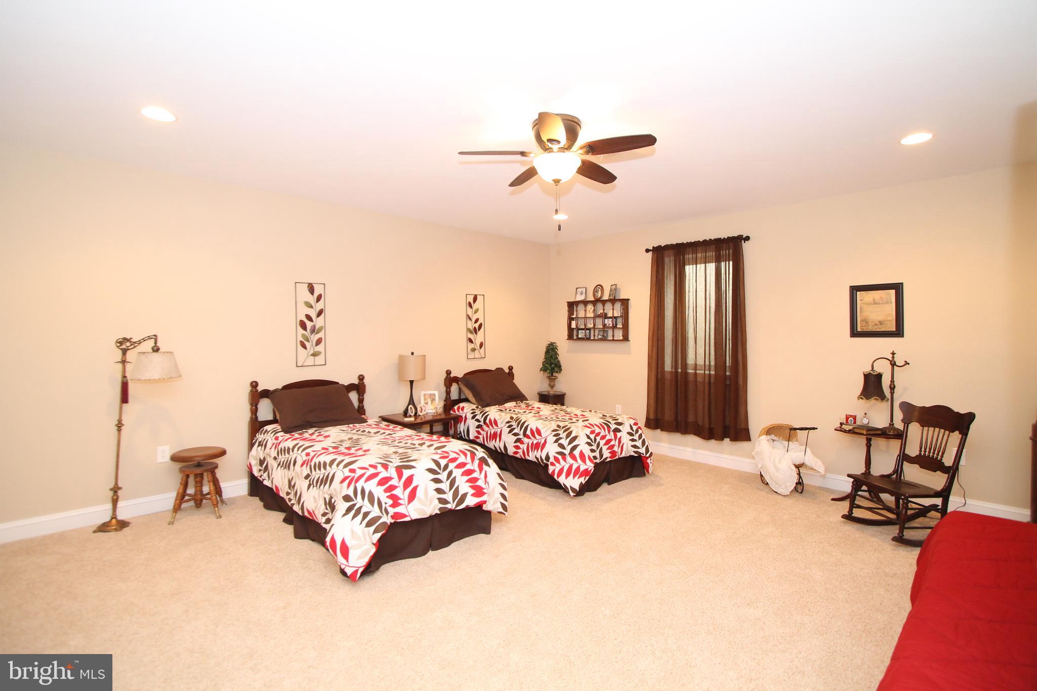 OPEQUON HILL - Residential