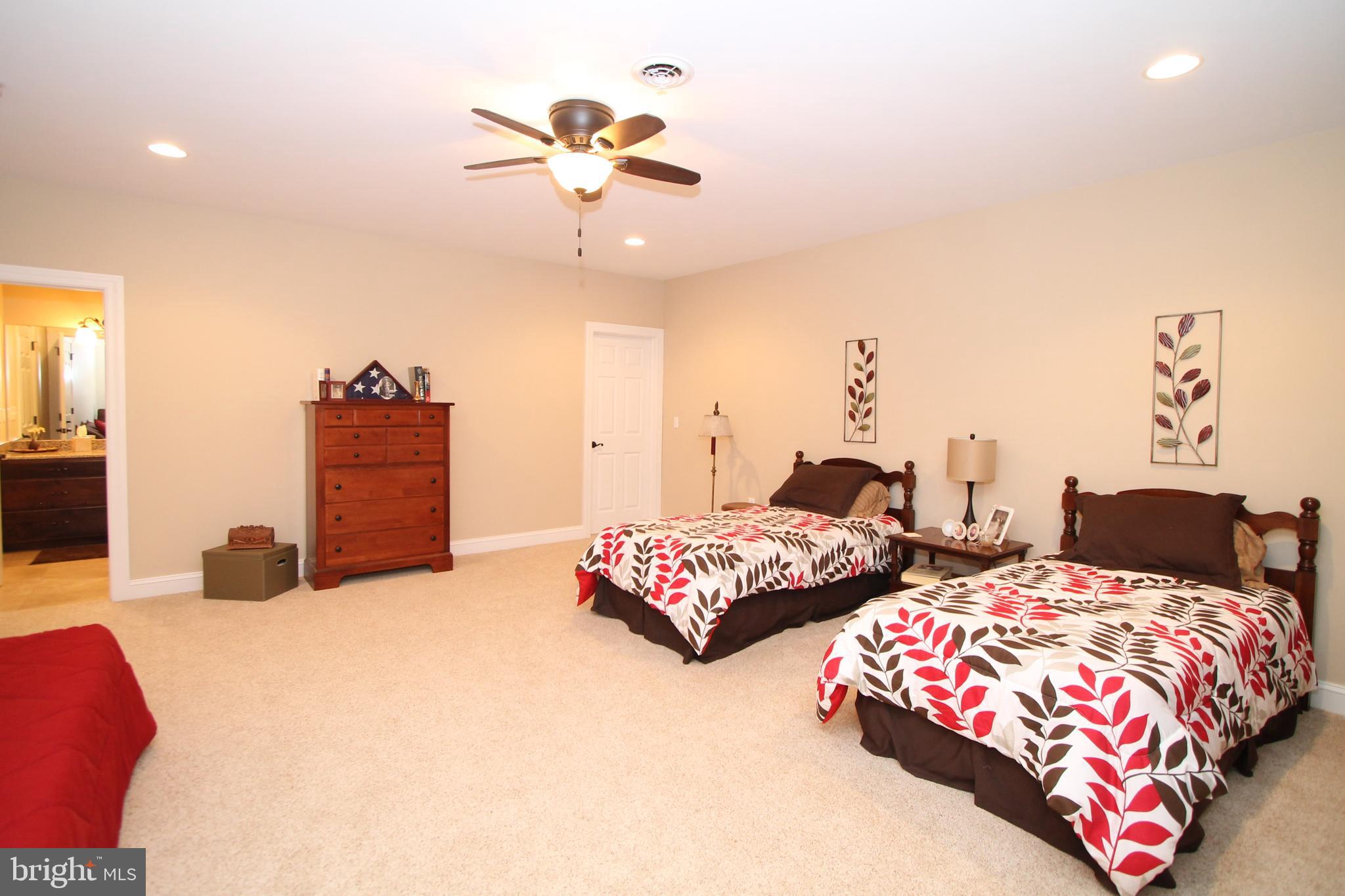 OPEQUON HILL - Residential