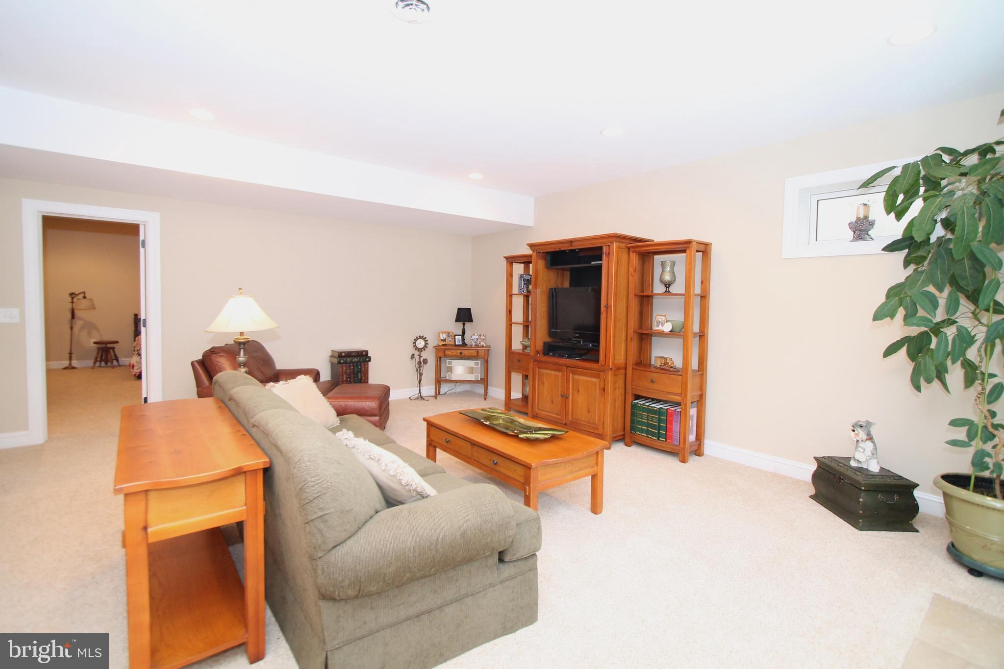 OPEQUON HILL - Residential