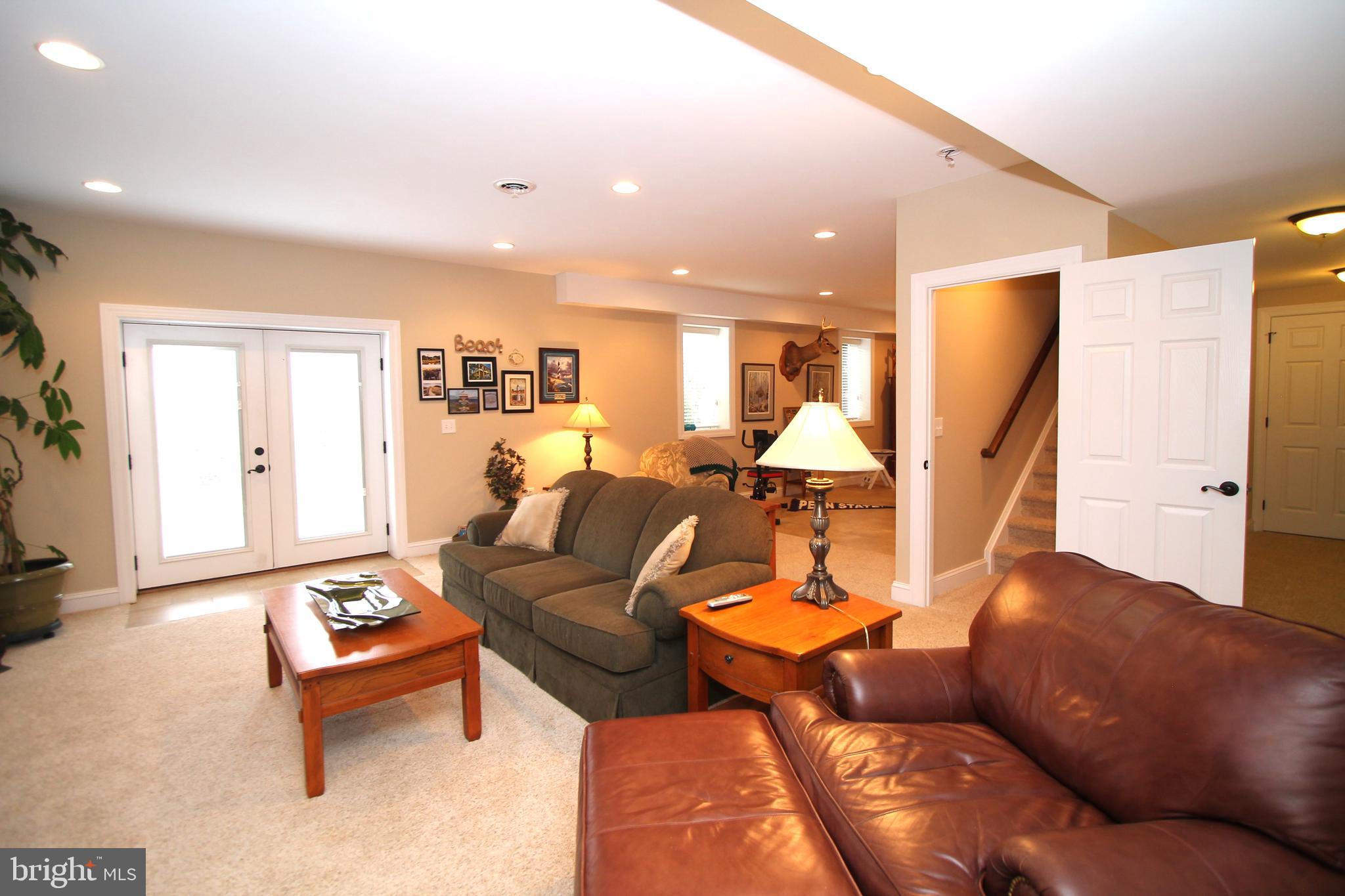 OPEQUON HILL - Residential