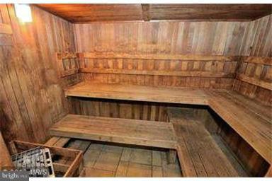 ROTONDA - Residential Lease