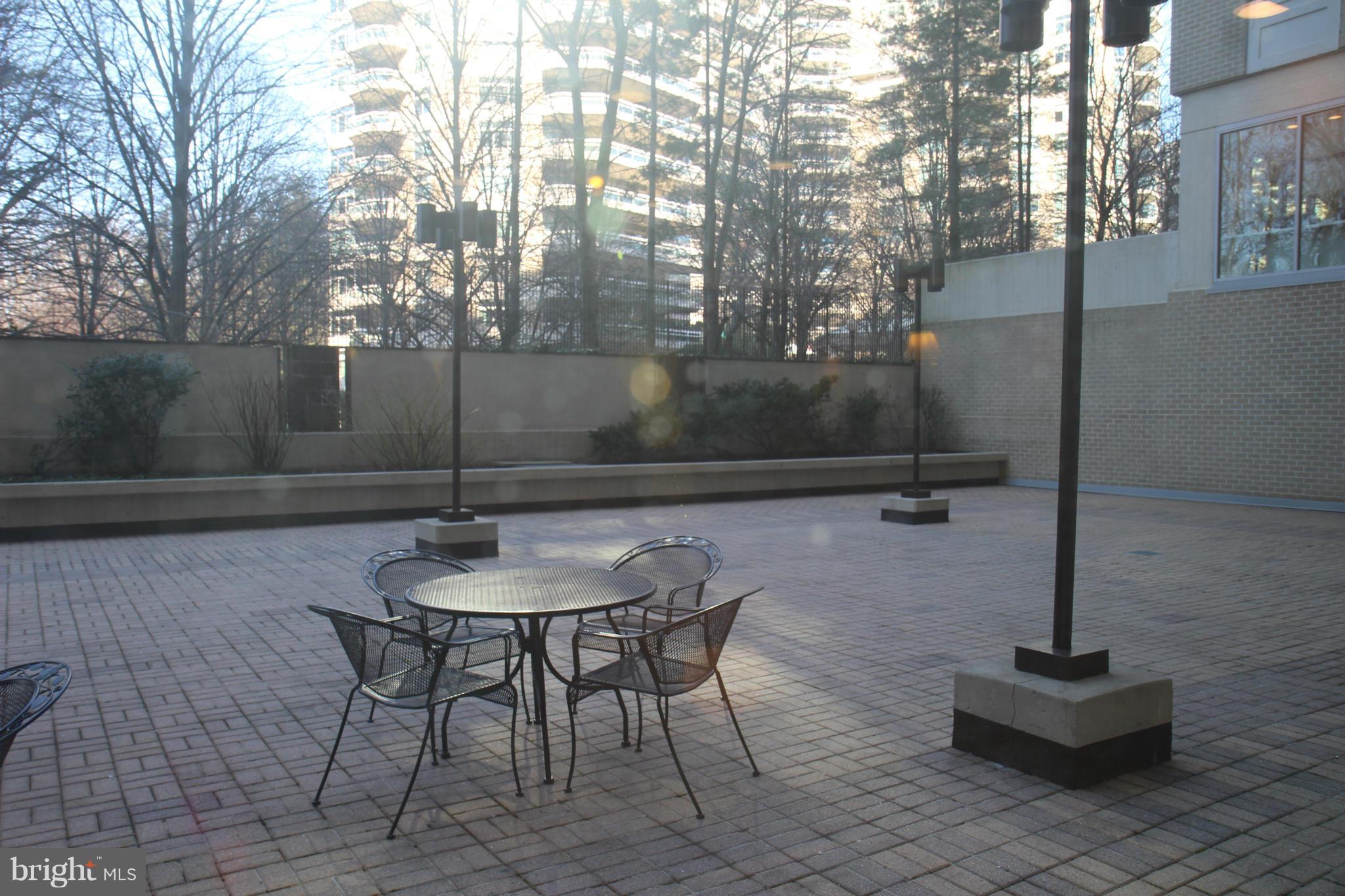 THE ELIZABETH - Residential Lease