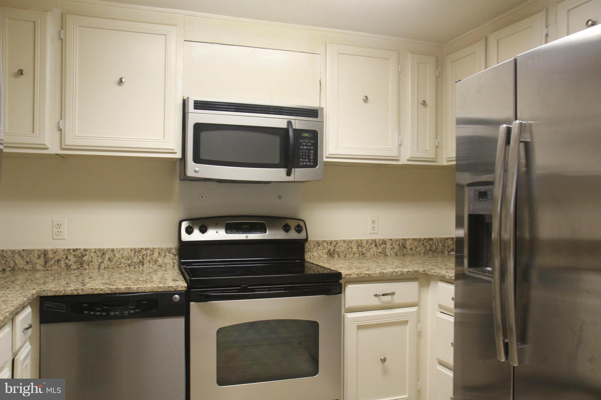 THE ELIZABETH - Residential Lease