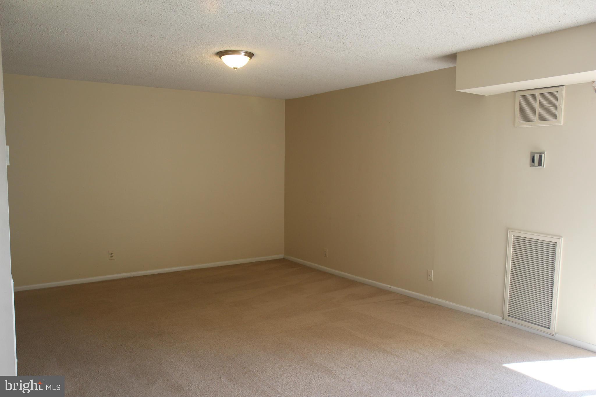 THE ELIZABETH - Residential Lease