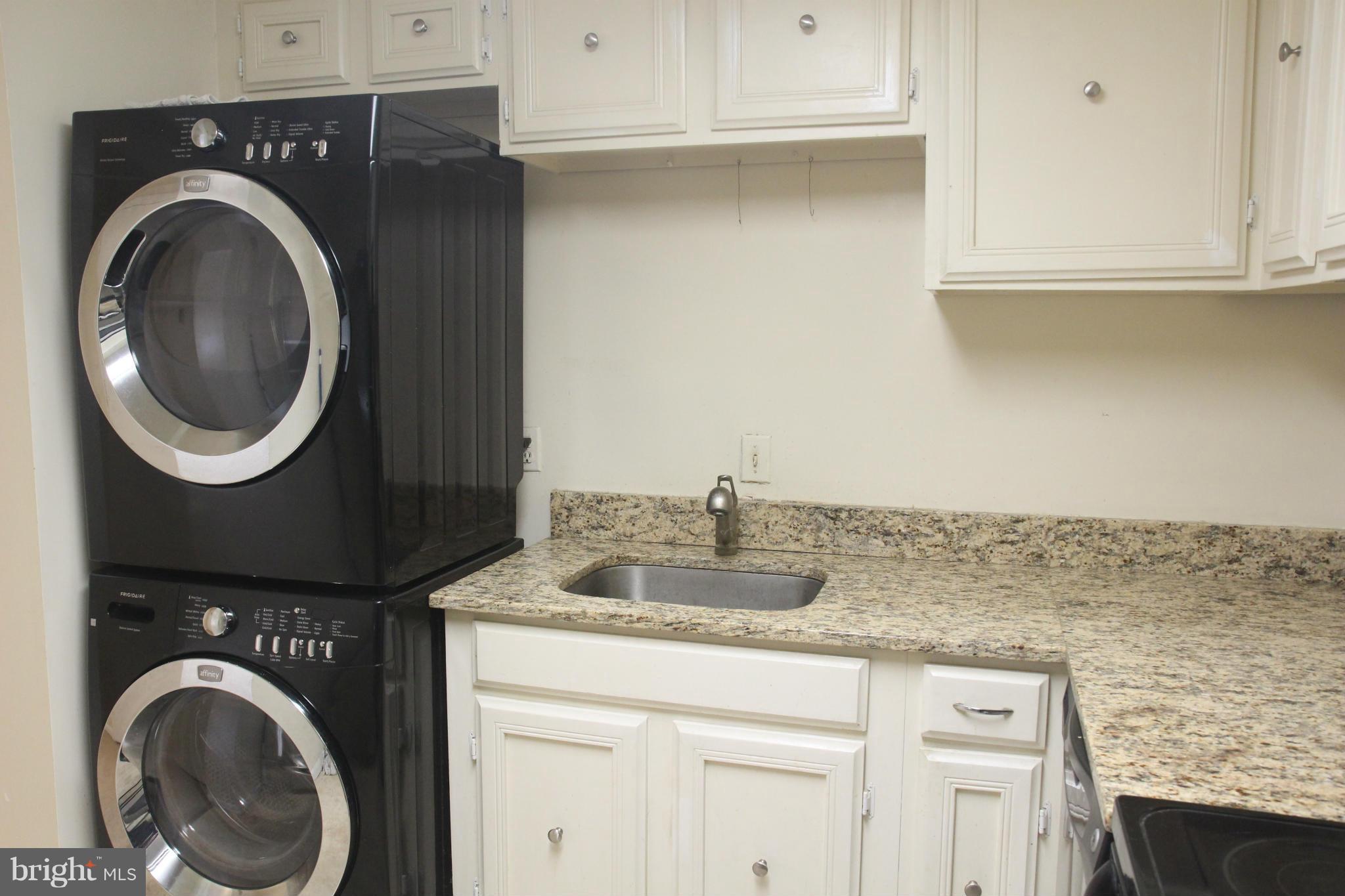 THE ELIZABETH - Residential Lease