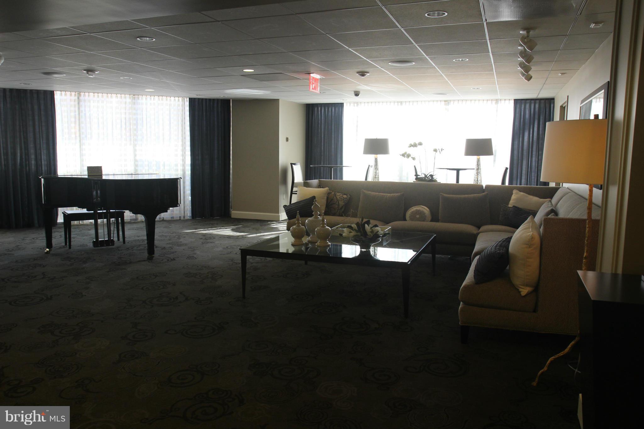 THE ELIZABETH - Residential Lease