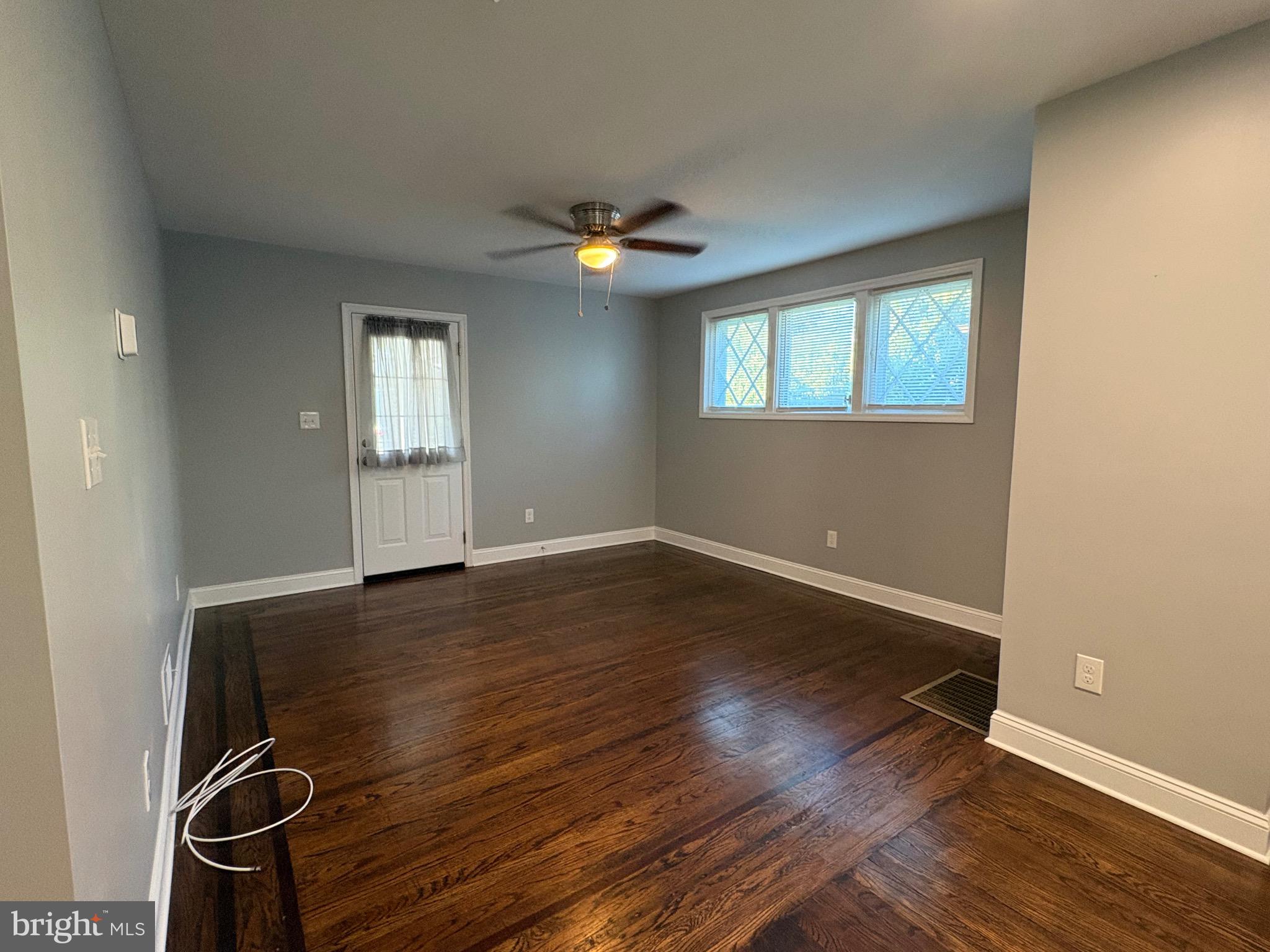 512 JESSAMINE AVENUE 1ST FLR.