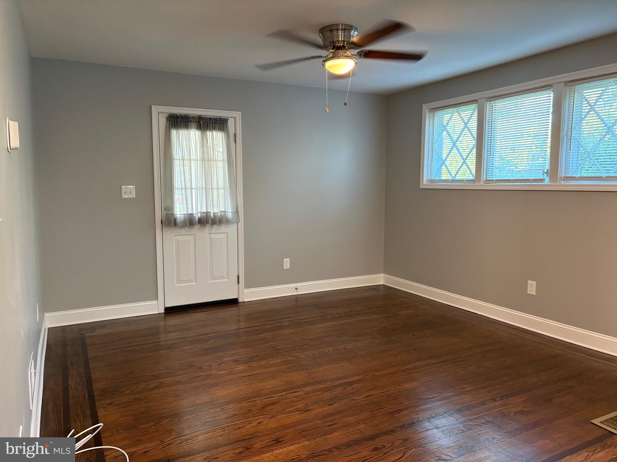 512 JESSAMINE AVENUE 1ST FLR.