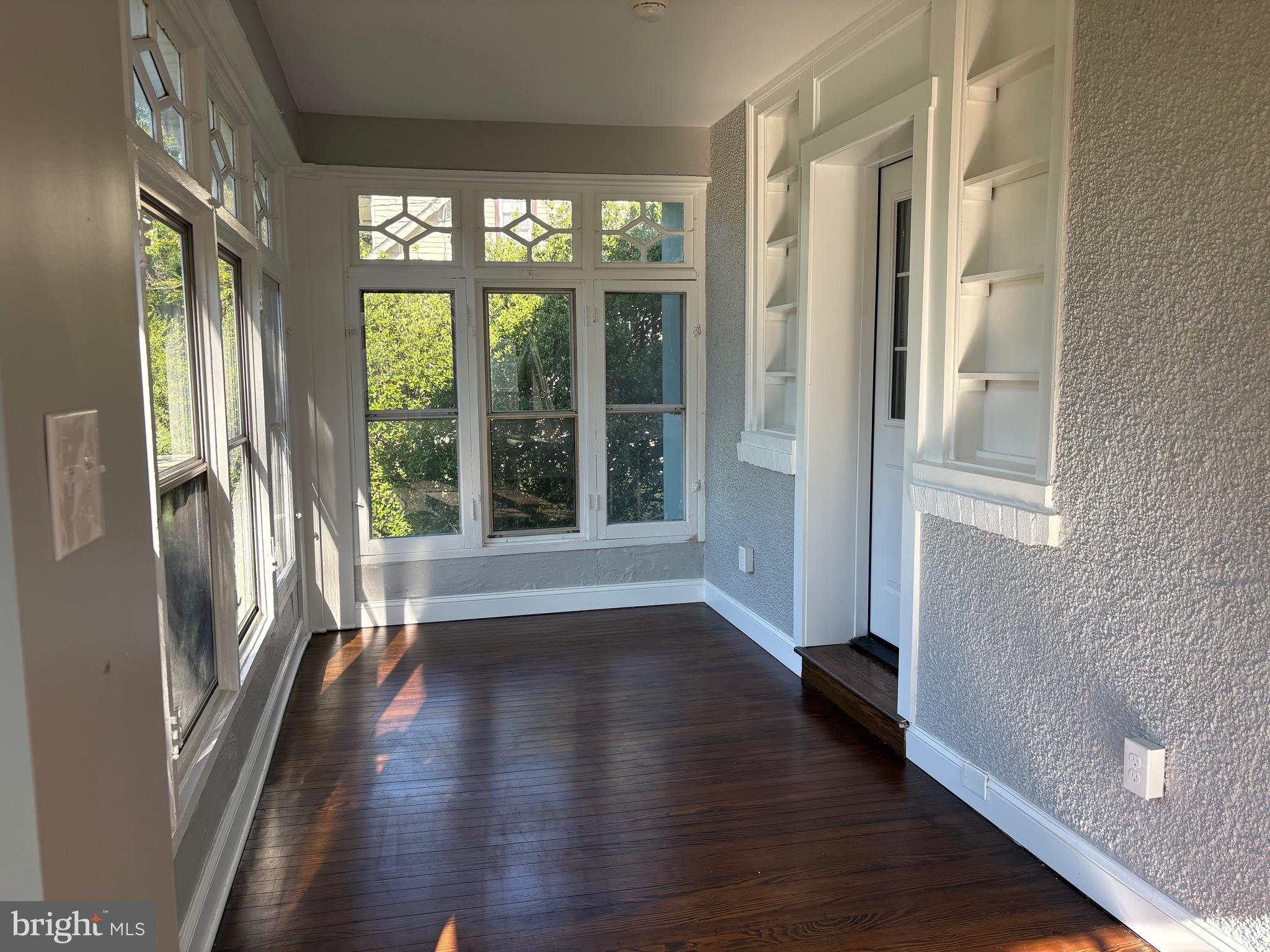 512 JESSAMINE AVENUE 1ST FLR.