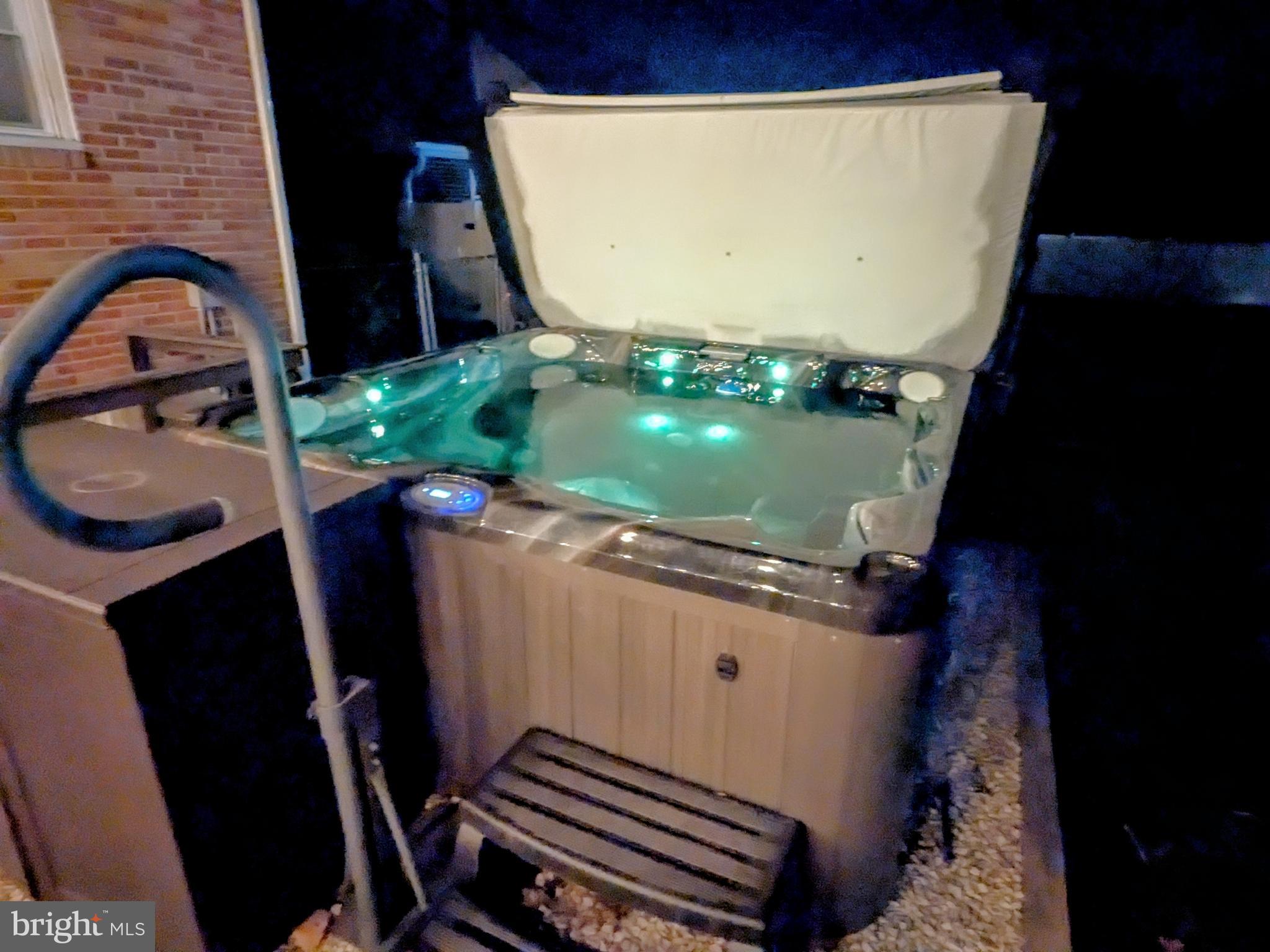 WEST HILLS - Residential