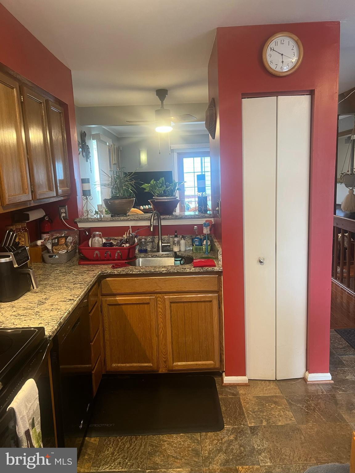 3055 SHEPPERTON TERRACE