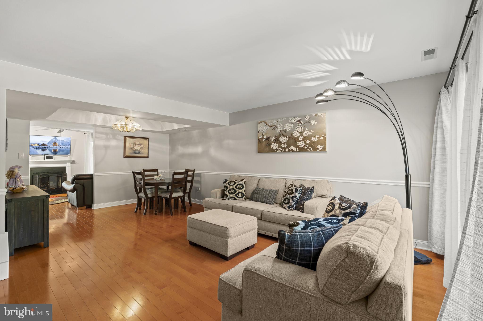 1563 APPLEWOOD CIRCLE