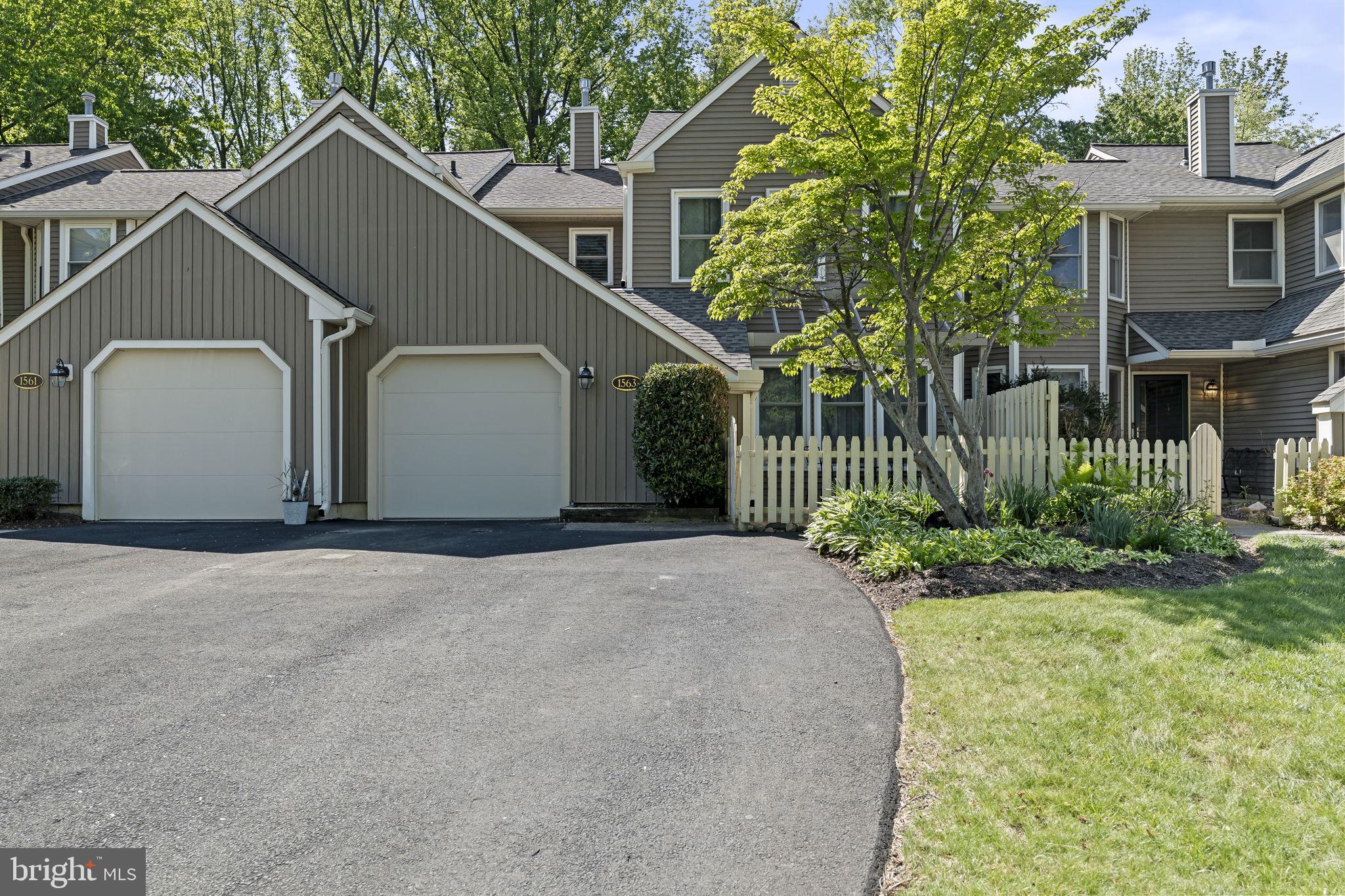 1563 APPLEWOOD CIRCLE