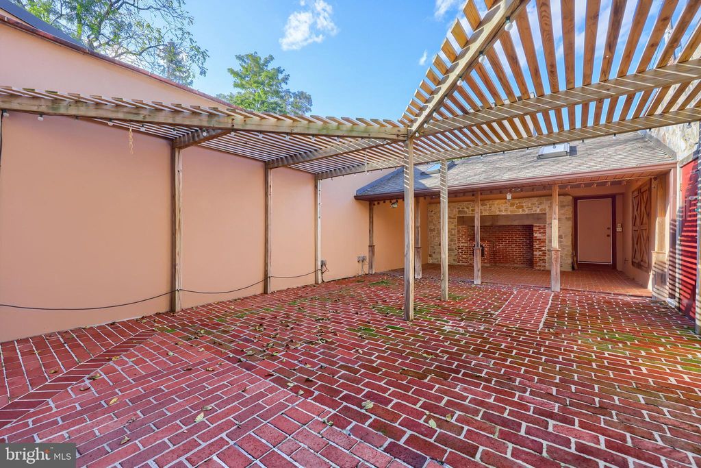 Photo of 501 W Chestnut Street, Lancaster, PA 17603 (MLS # PALA2044534)