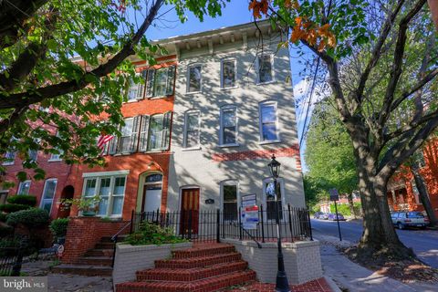 Photo of 501 W Chestnut Street, Lancaster, PA 17603 (MLS # PALA2044534)