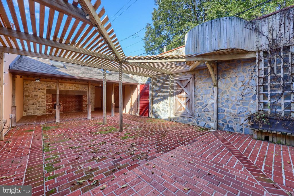 Photo of 501 W Chestnut Street, Lancaster, PA 17603 (MLS # PALA2044534)