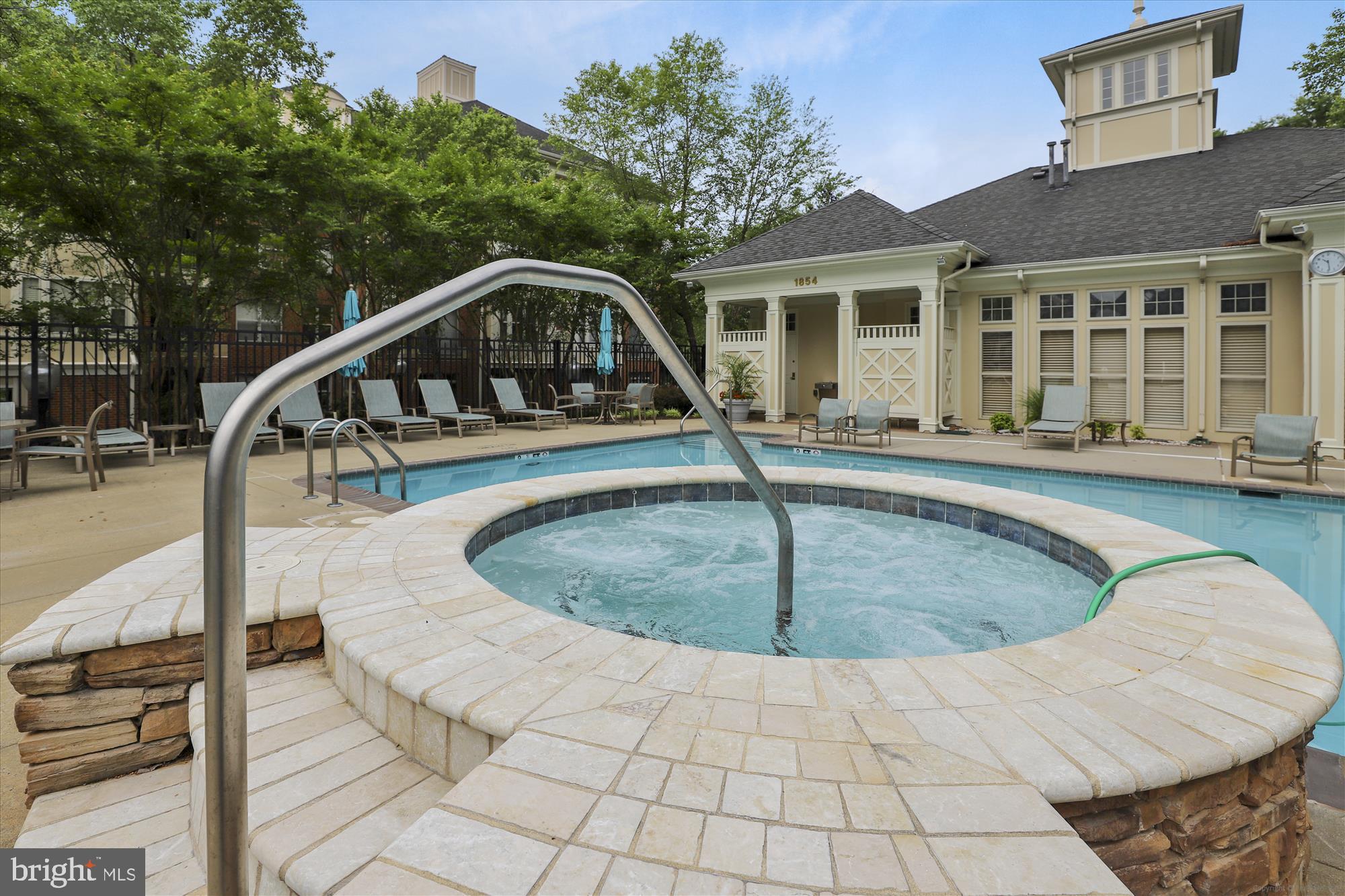 STRATFORD - Residential