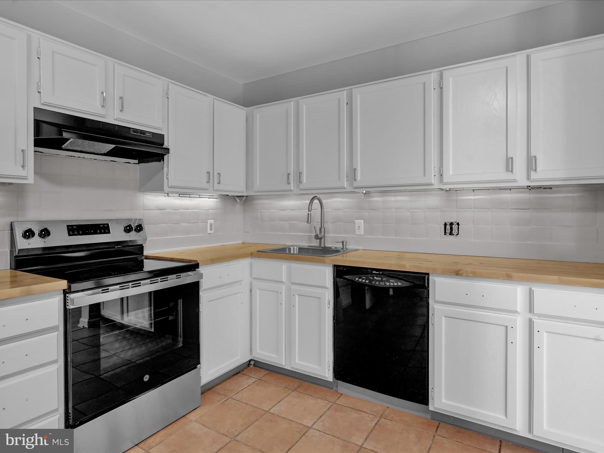 FLYING HILLS - Residential Lease