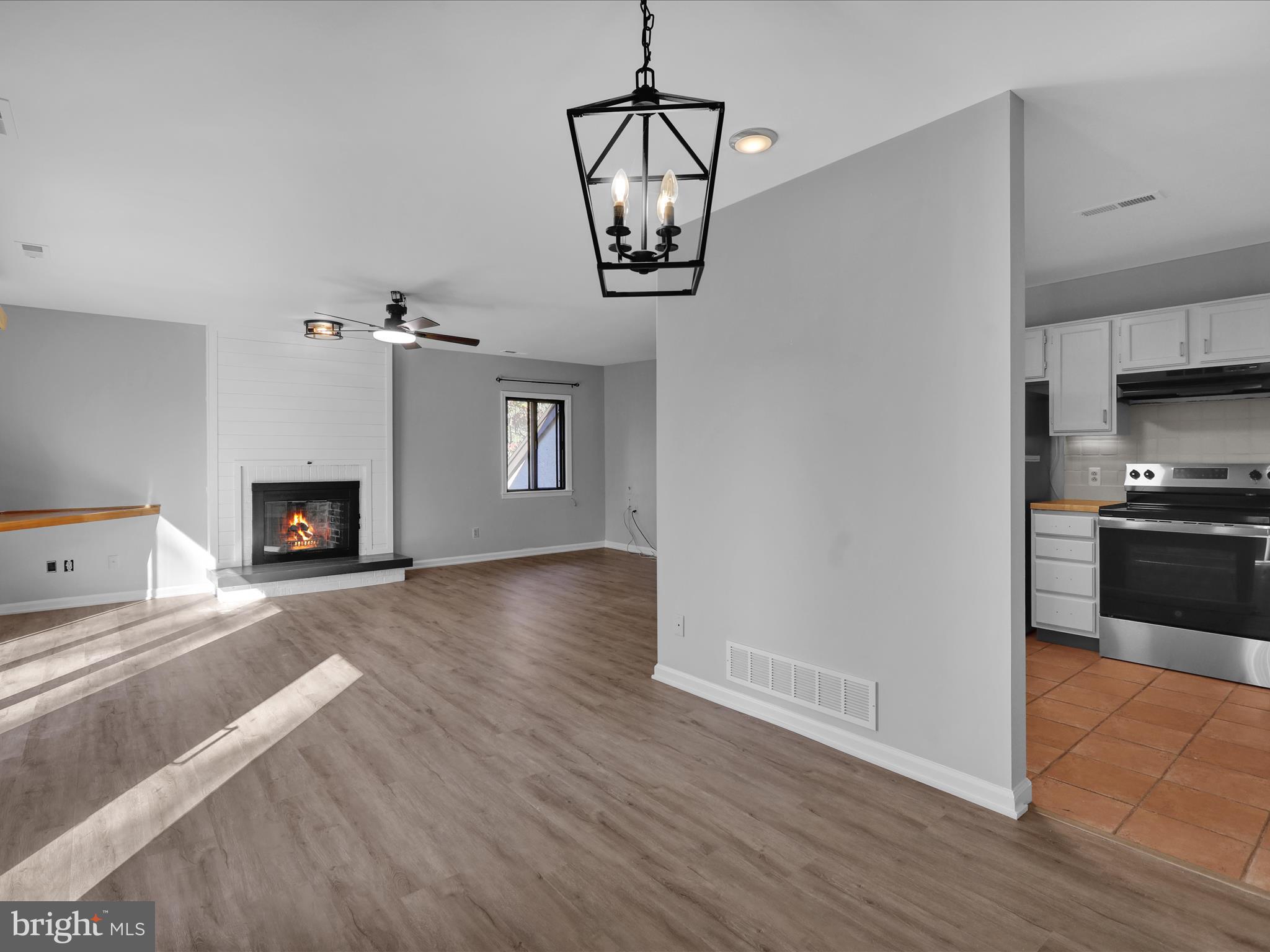 FLYING HILLS - Residential Lease