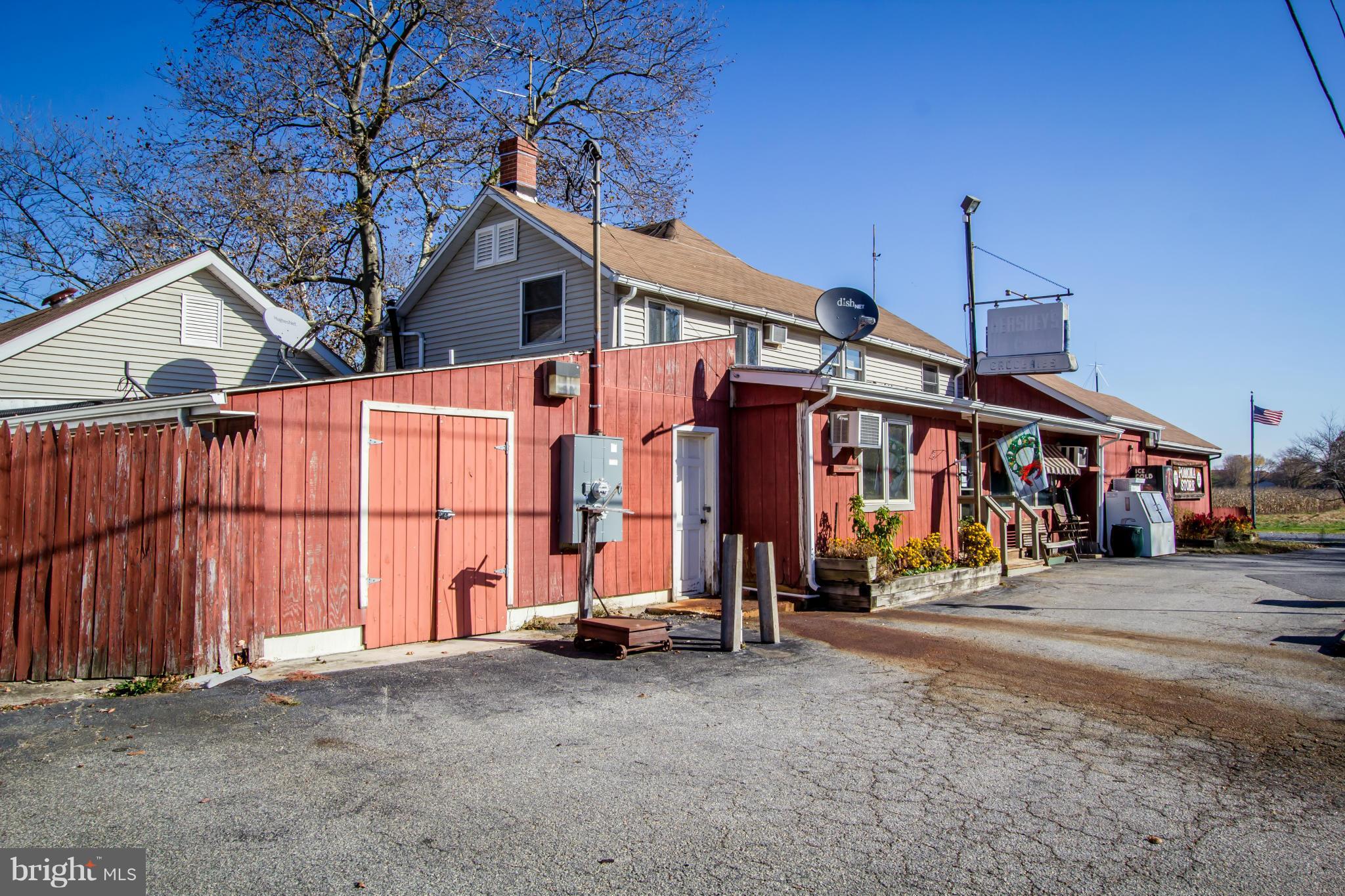 QUAKER NECK - Commercial Sale