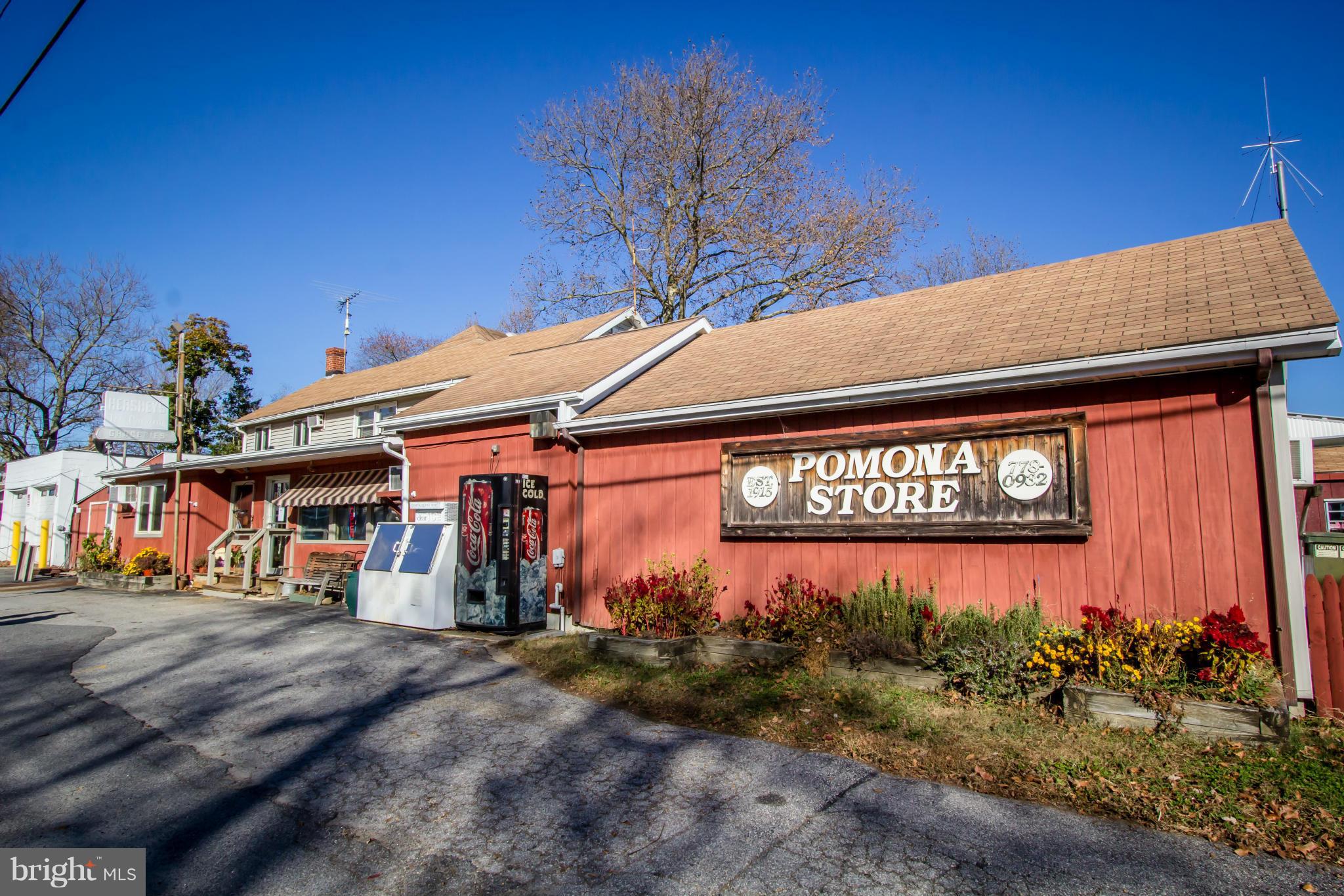 QUAKER NECK - Commercial Sale