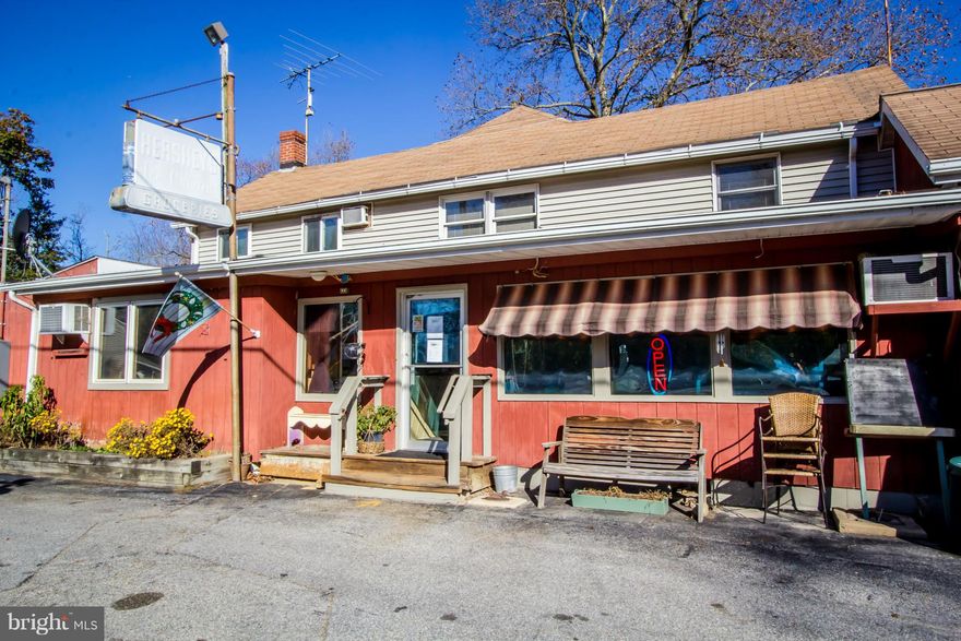 PRICE IMPROVEMENT - MOTIVATED SELLERS! Impeccably maintained 4 bed/2.5 bath home with income unit attached! Zoned 'Village', it would be perfect as a multitude of business opportunities... you name it! (2,444 sq.ft.) On over a half acre set in idyllic Quaker Neck, yet only about 5 miles from Downtown Ctown!